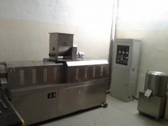 貝殼酥膨化機(jī)與雙螺桿膨化機(jī) 食品機(jī)械設(shè)備中的高效加工利器